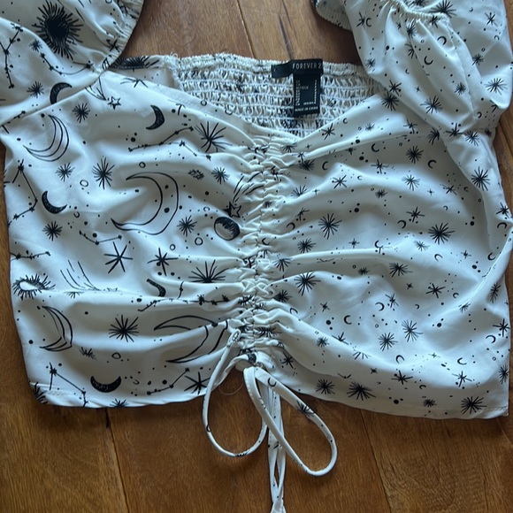 cute patterned tee - Picture 3 of 3